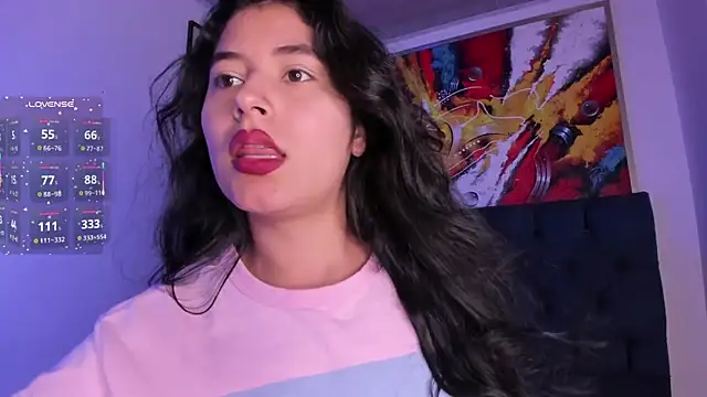 Snapshot of violet_blaze chatting on 11.06.25 violet blaze online show from 11.06.25