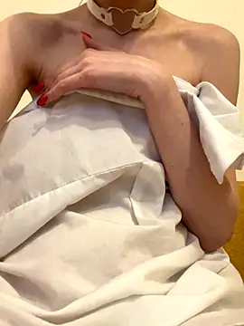 Snapshot of Alena_horny chatting on 10.05.25 Alena horny online show from 10.05.25