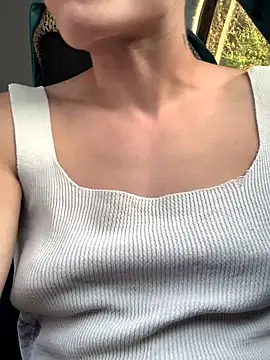 GoldenPussy1329 online show from 10.17.25