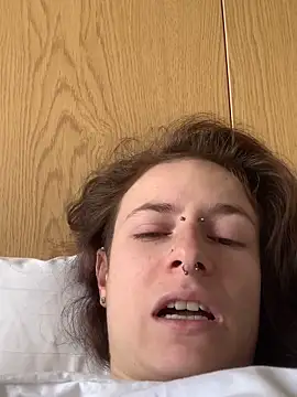 GoldenPussy1329 online show from 02.26.26