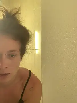 GoldenPussy1329 online show from 04.22.26