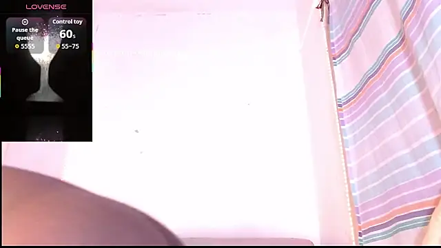 Snapshot of taylor_hot85 chatting on 11.05.25 taylor hot85 online show from 11.05.25