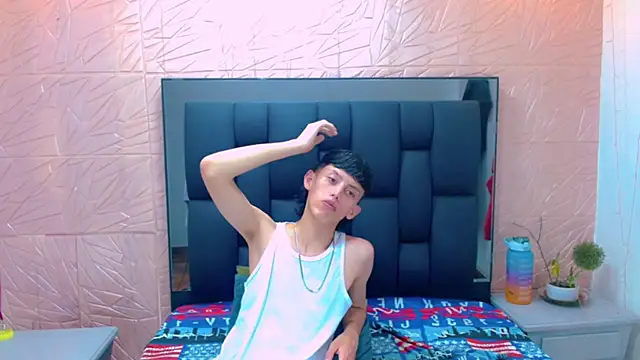 Snapshot of thaigo_twink38 chatting on 10.21.25 thaigo twink38 online show from 10.21.25