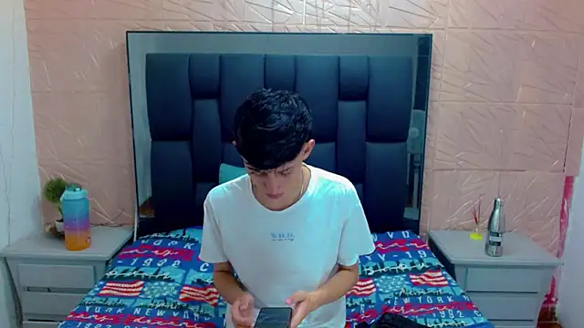 Snapshot of thaigo_twink38 chatting on 10.27.25 thaigo twink38 online show from 10.27.25