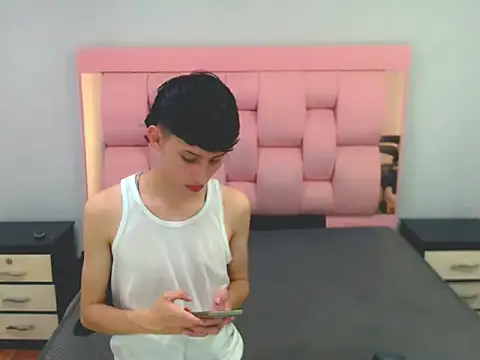 Snapshot of thaigo_twink38 chatting on 10.31.25 thaigo twink38 online show from 10.31.25