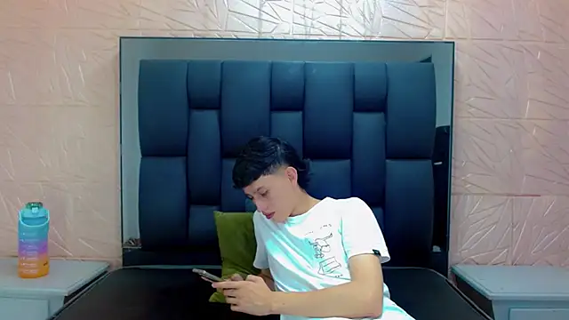 Snapshot of thaigo_twink38 chatting on 11.23.25 thaigo twink38 online show from 11.23.25