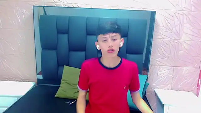 Snapshot of thaigo_twink38 chatting on 12.15.25 thaigo twink38 online show from 12.15.25