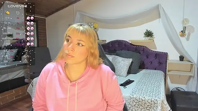 Snapshot of sophialyh_1 chatting on 09.30.25 sophialyh 1 online show from 09.30.25