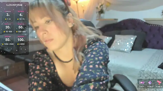 Snapshot of sophialyh_1 chatting on 11.22.25 sophialyh 1 online show from 11.22.25