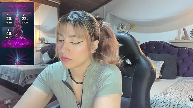 Snapshot of sophialyh_1 chatting on 12.04.25 sophialyh 1 online show from 12.04.25