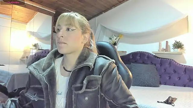 sophialyh 1 online show from 12.19.25