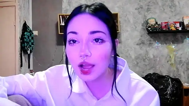 Snapshot of Beeping_Creature chatting on 10.23.25 Beeping Creature online show from 10.23.25