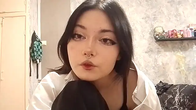 Snapshot of Beeping_Creature chatting on 11.02.25 Beeping Creature online show from 11.02.25