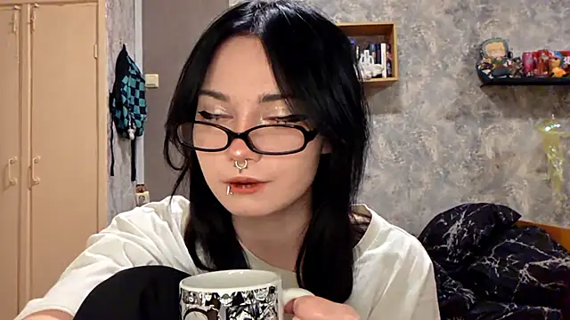 Snapshot of Beeping_Creature chatting on 11.10.25 Beeping Creature online show from 11.10.25