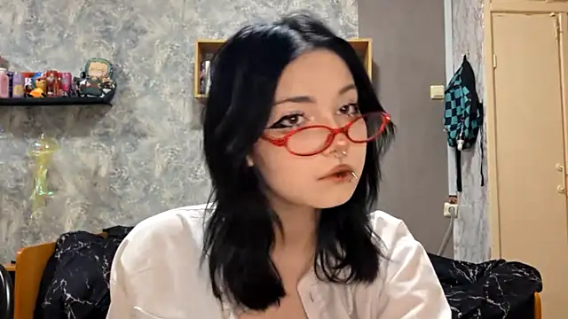 Snapshot of Beeping_Creature chatting on 11.13.25 Beeping Creature online show from 11.13.25