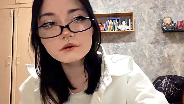 Snapshot of Beeping_Creature chatting on 11.15.25 Beeping Creature online show from 11.15.25