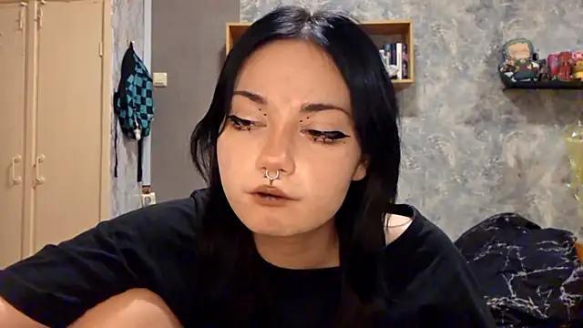 Snapshot of Beeping_Creature chatting on 11.16.25 Beeping Creature online show from 11.16.25