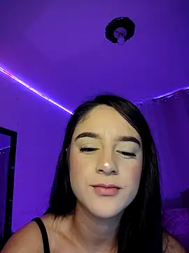 Snapshot of tamara_vald chatting on 12.14.25 tamara vald online show from 12.14.25