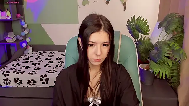 Snapshot of Azaliya_Haze chatting on 10.11.25 Azaliya Haze online show from 10.11.25