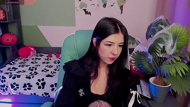 Snapshot of Azaliya_Haze chatting on 10.22.25 Azaliya Haze online show from 10.22.25