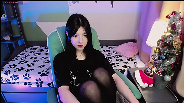 Snapshot of Azaliya_Haze chatting on 12.14.25 Azaliya Haze online show from 12.14.25