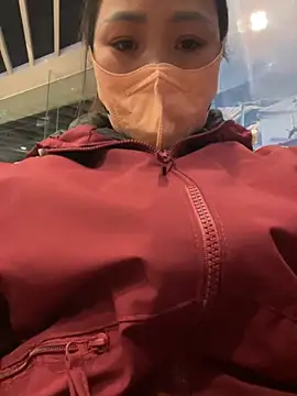 Snapshot of Liu30 chatting on 11.26.25 Liu30 online show from 11.26.25