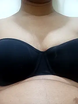 Snapshot of sweetysmita chatting on 04.28.26 sweetysmita online show from 04.28.26