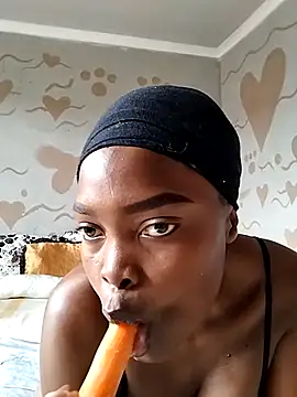 Snapshot of SexyValentinaXX chatting on 09.28.25 SexyValentinaXX online show from 09.28.25