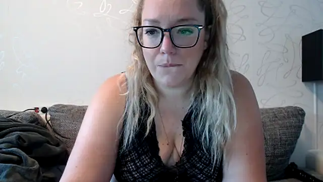 KittyClit online show from 11.11.25