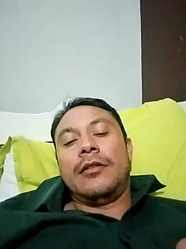 Snapshot of Ricuss9 chatting on 10.05.25 Ricuss9 online show from 10.05.25