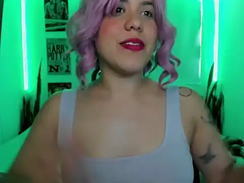 Snapshot of Tinawildd chatting on 03.26.26 Tinawildd online show from 03.26.26