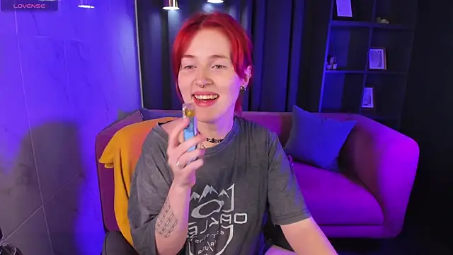 Snapshot of Freirenee chatting on 10.12.25 Freirenee online show from 10.12.25