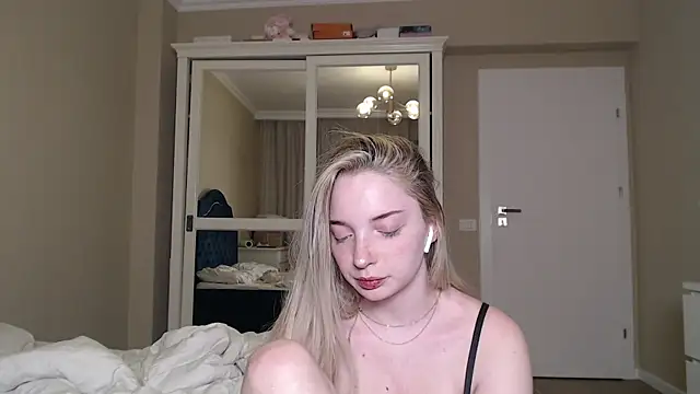 Snapshot of jessicahbelle chatting on 10.27.25 jessicahbelle online show from 10.27.25