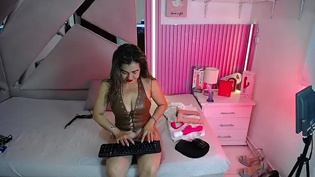 chloe  Jones  online show from 07.13.26