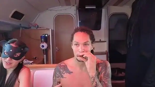 Snapshot of Monk_and_Mia chatting on 12.05.25 Monk and Mia online show from 12.05.25