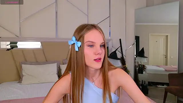 Lili Lohan online show from 10.29.25