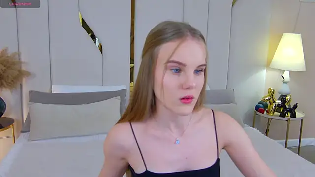 Lili Lohan online show from 11.10.25