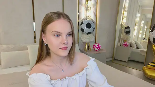Lili Lohan online show from 07.01.26
