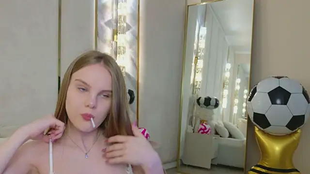 Lili Lohan online show from 07.02.26