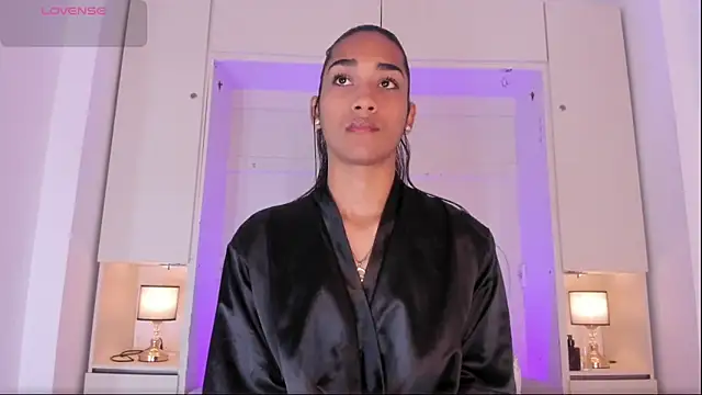 AnahiCollins online show from 10.11.25