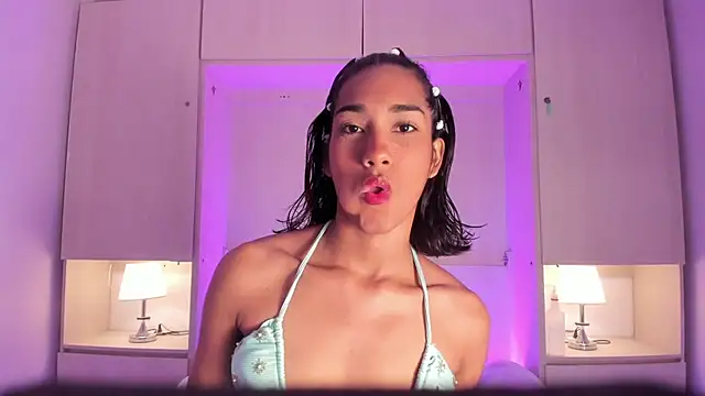 AnahiCollins online show from 04.30.26