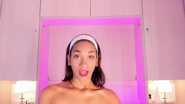 AnahiCollins online show from 05.10.26