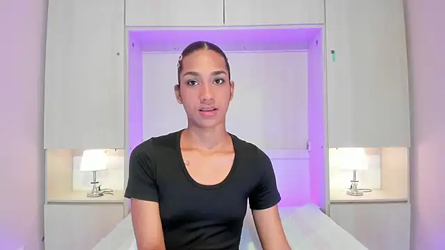 AnahiCollins online show from 08.04.26