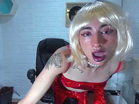 Snapshot of Mila_Leon chatting on 10.03.25 Mila Leon online show from 10.03.25