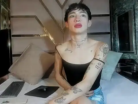 Snapshot of Mila_Leon chatting on 10.06.25 Mila Leon online show from 10.06.25