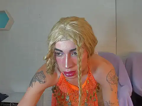 Snapshot of Mila_Leon chatting on 10.17.25 Mila Leon online show from 10.17.25