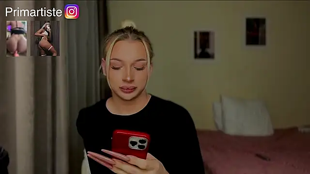 Snapshot of NikandJane chatting on 11.22.25 NikandJane online show from 11.22.25