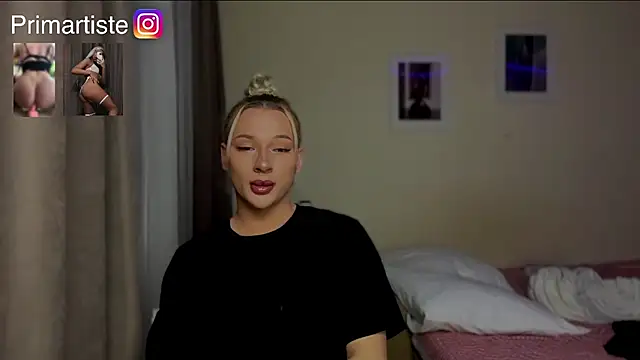 Snapshot of NikandJane chatting on 11.22.25 NikandJane online show from 11.22.25