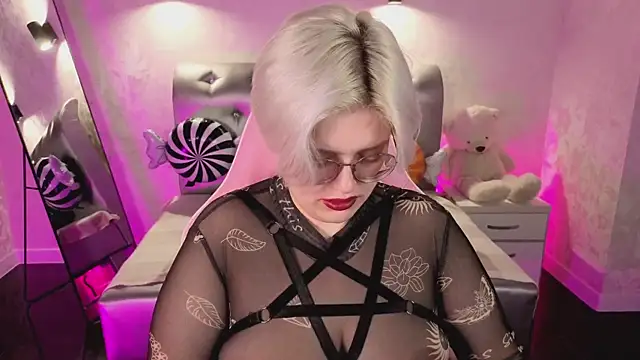 DominiqueSweetie online show from 10.31.25