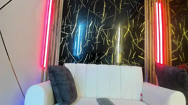 Nahomy Smiths aws online show from 10.03.25